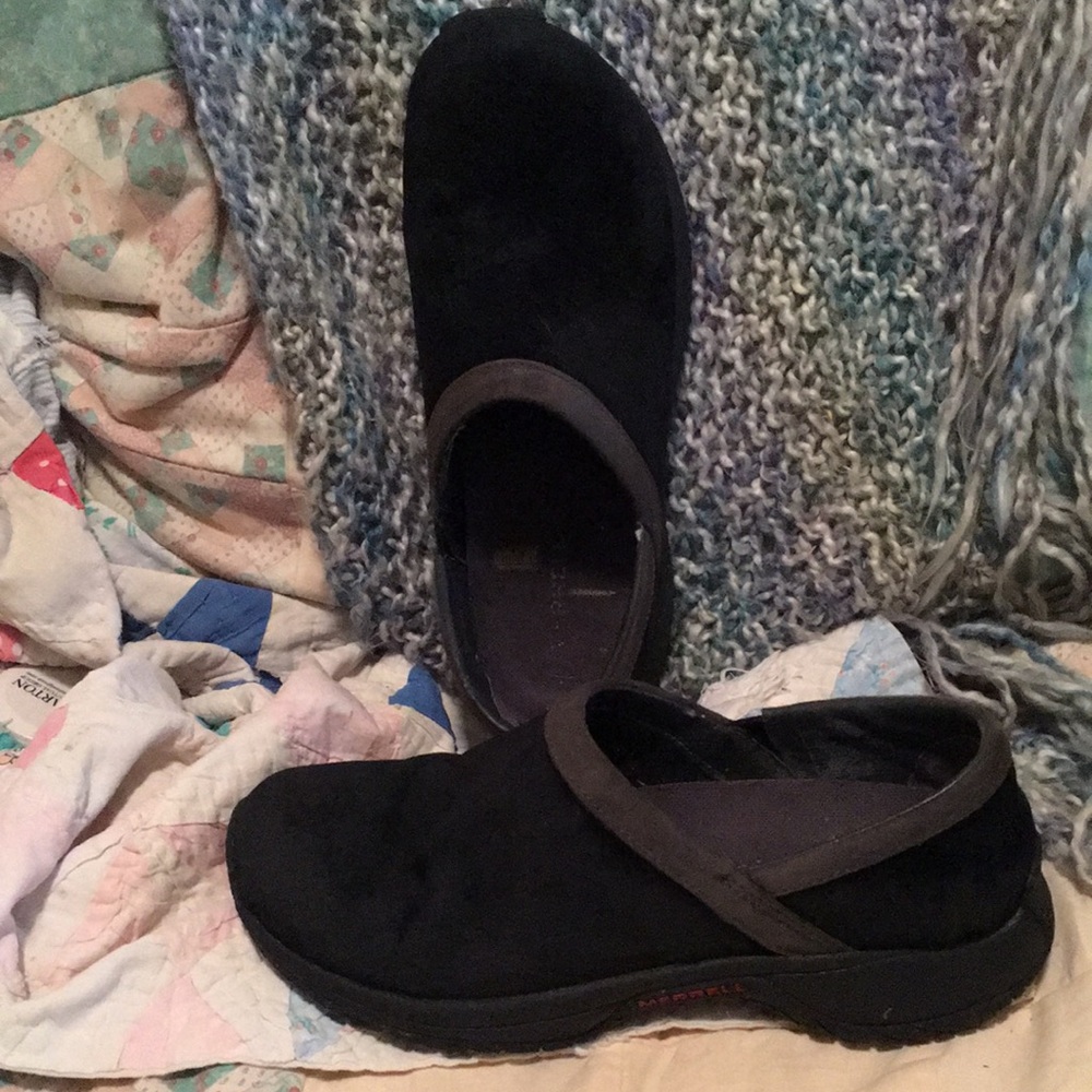 **LIKE NEW** Merrell suede shoes
